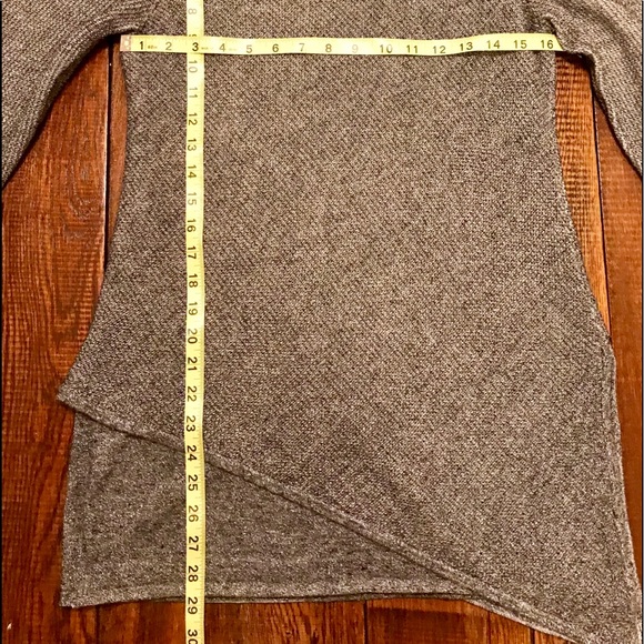 White House Black Market Size Med Asymmetric Tunic - Picture 4 of 6